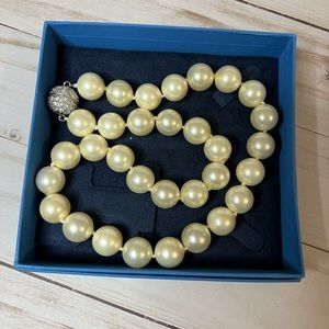 White Mother of Pearl Necklace